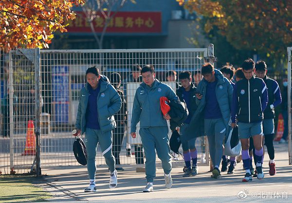 “若他在这周末马竞和巴萨的比赛中进球，我不知道他会不会庆祝、甚至亲吻巴萨队徽，但他一定很清楚，若庆祝是因为他对巴萨很有感情。
